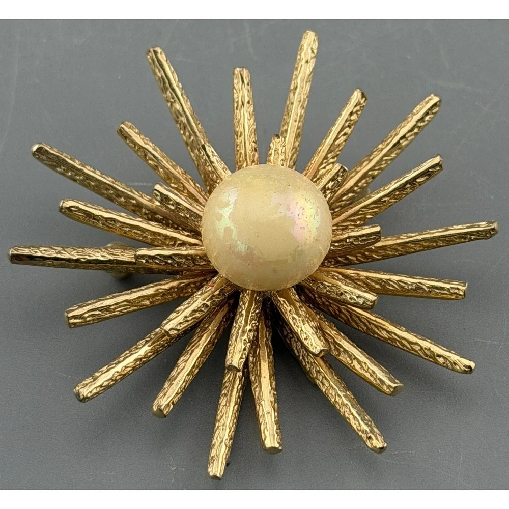Vintage Castlecliff Brooch Starburst Gold Tone Faux Pearl Mid Century 2